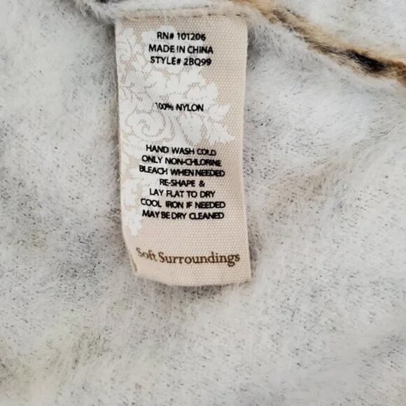 Soft Surroundings Fuzzy Soft Warm Animal Print Women's Scarf Sweater Size Medium - Picture 13 of 13